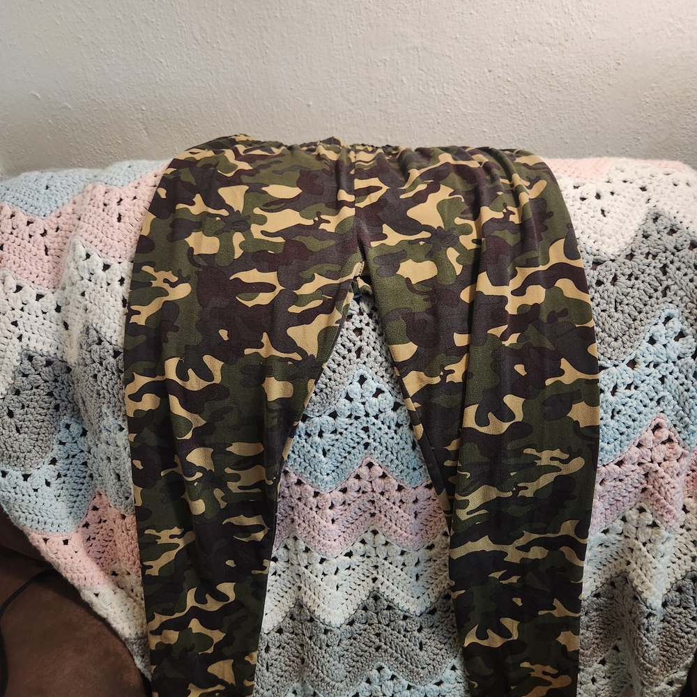Bobbie Brooks Camouflage Leggings - Green and Brown